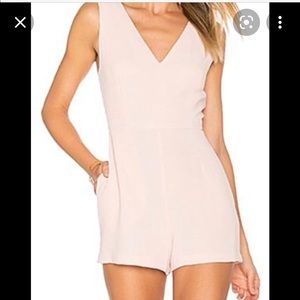 BCBGeneration Simple V romper/ jumpsuit in bide rose smoke. Size 0.